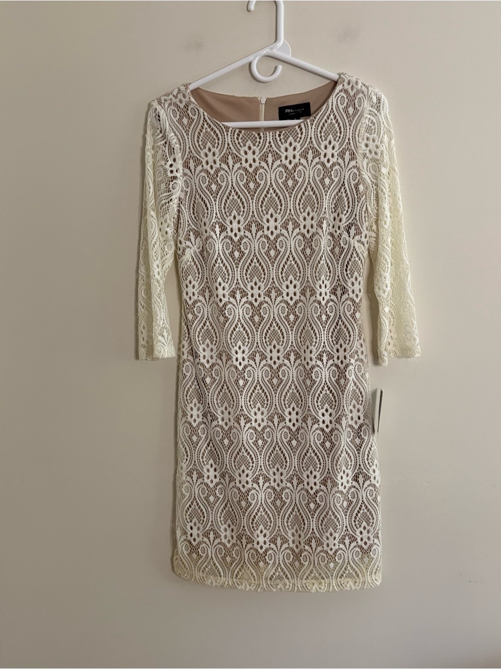 NWT Ronni Nicole Ivory Nude Crochet Lace Shift Dress 3/4 Sleeve Party Sz 4 - Picture 1 of 10